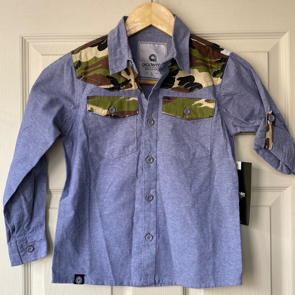 Boys size 6 (L) Akademiks Button Down Shirt